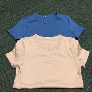 Never worn Uniqlo basic tops set of 2